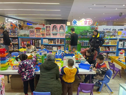 开一家益智玩具店不赚钱，可能是以下原因导致。